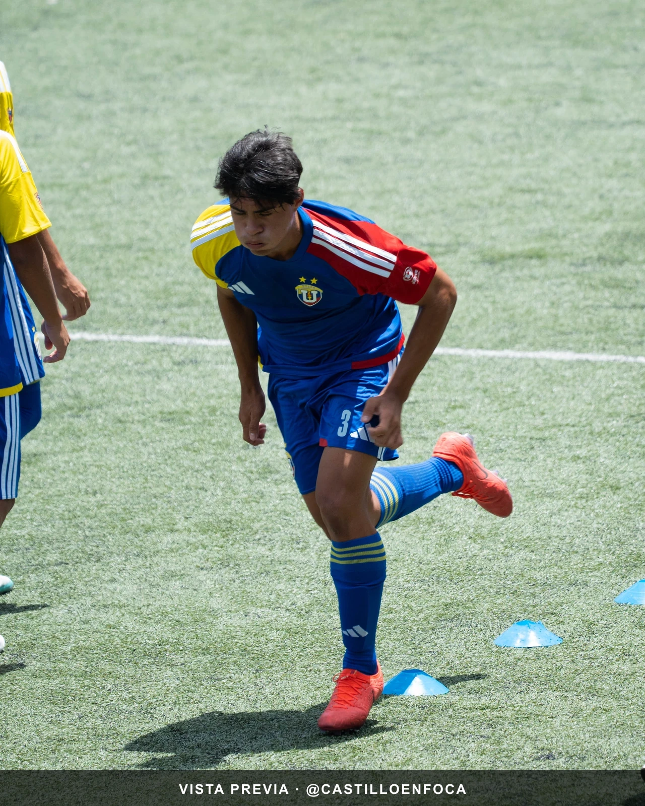 Daniel Pérez durante el partido, fotografía 1