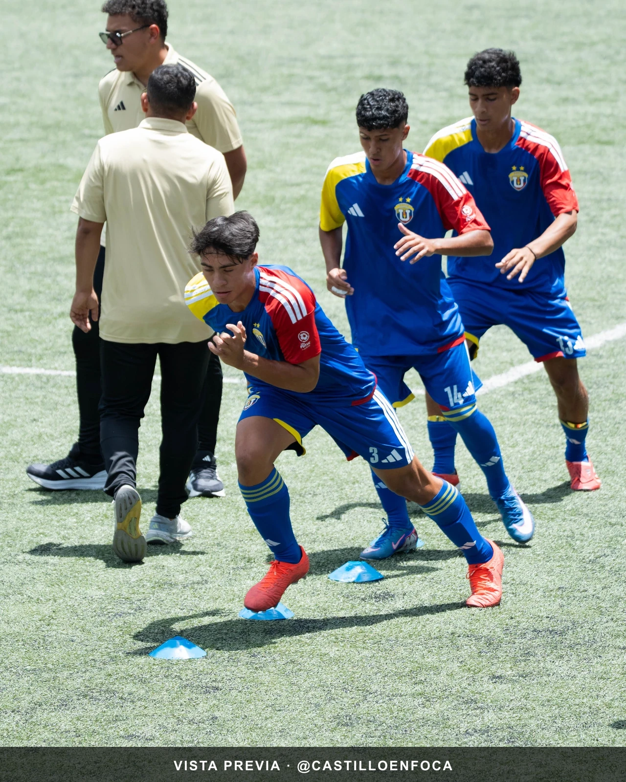 Daniel Pérez durante el partido, fotografía 3